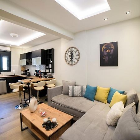 Luxurious Apartment In The Heart Of Town ! Loutráki Exteriér fotografie