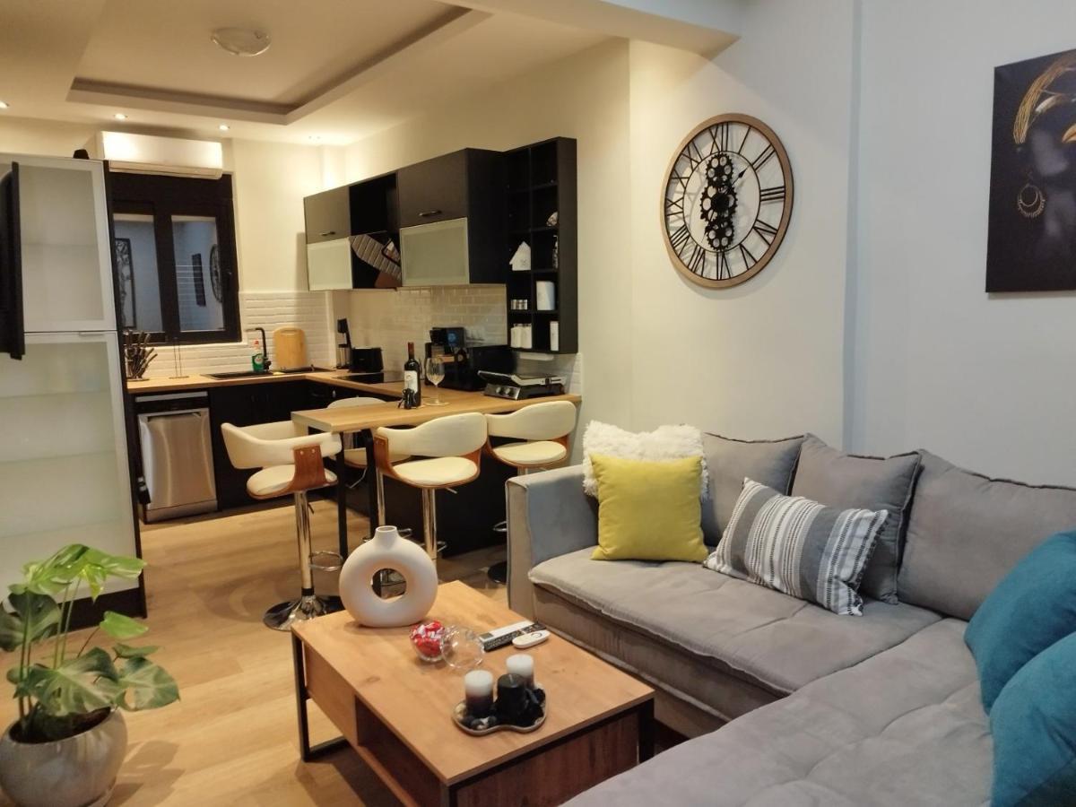 Luxurious Apartment In The Heart Of Town ! Loutráki Exteriér fotografie