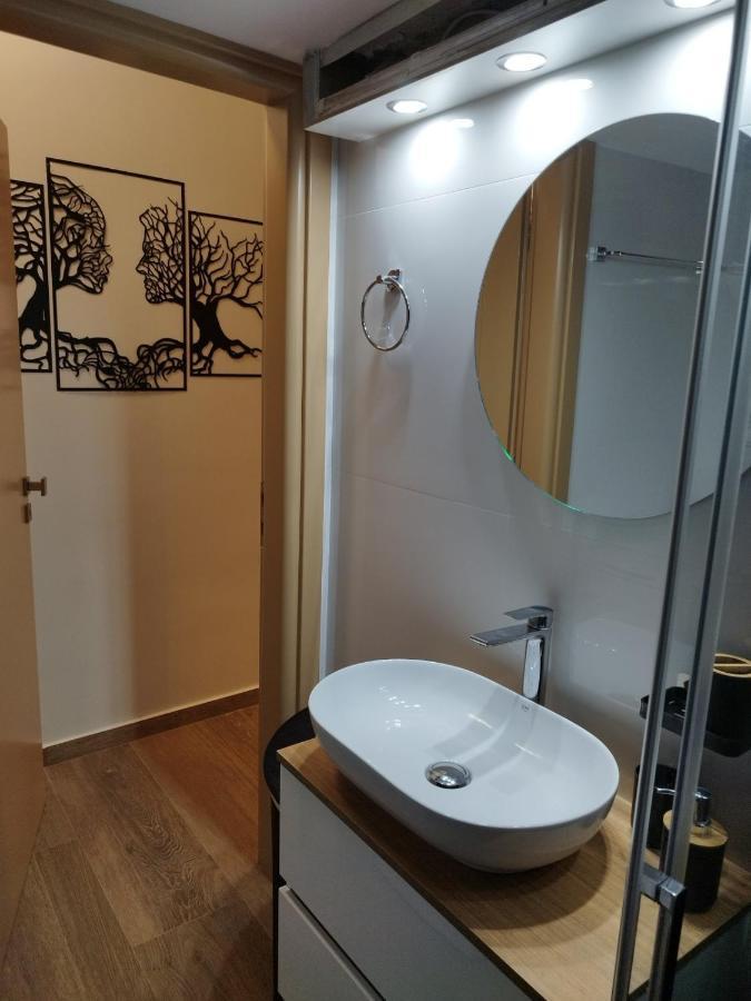 Luxurious Apartment In The Heart Of Town ! Loutráki Exteriér fotografie