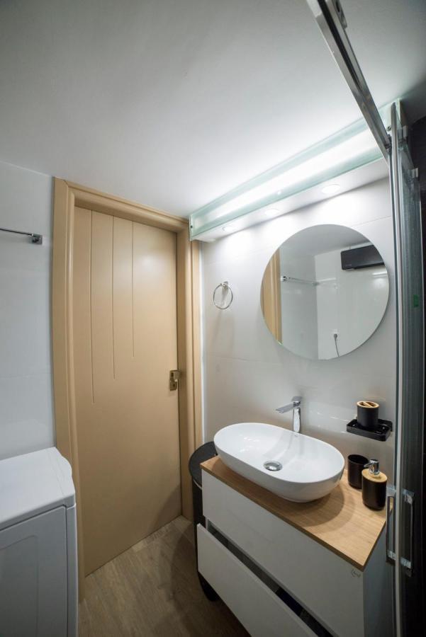 Luxurious Apartment In The Heart Of Town ! Loutráki Exteriér fotografie