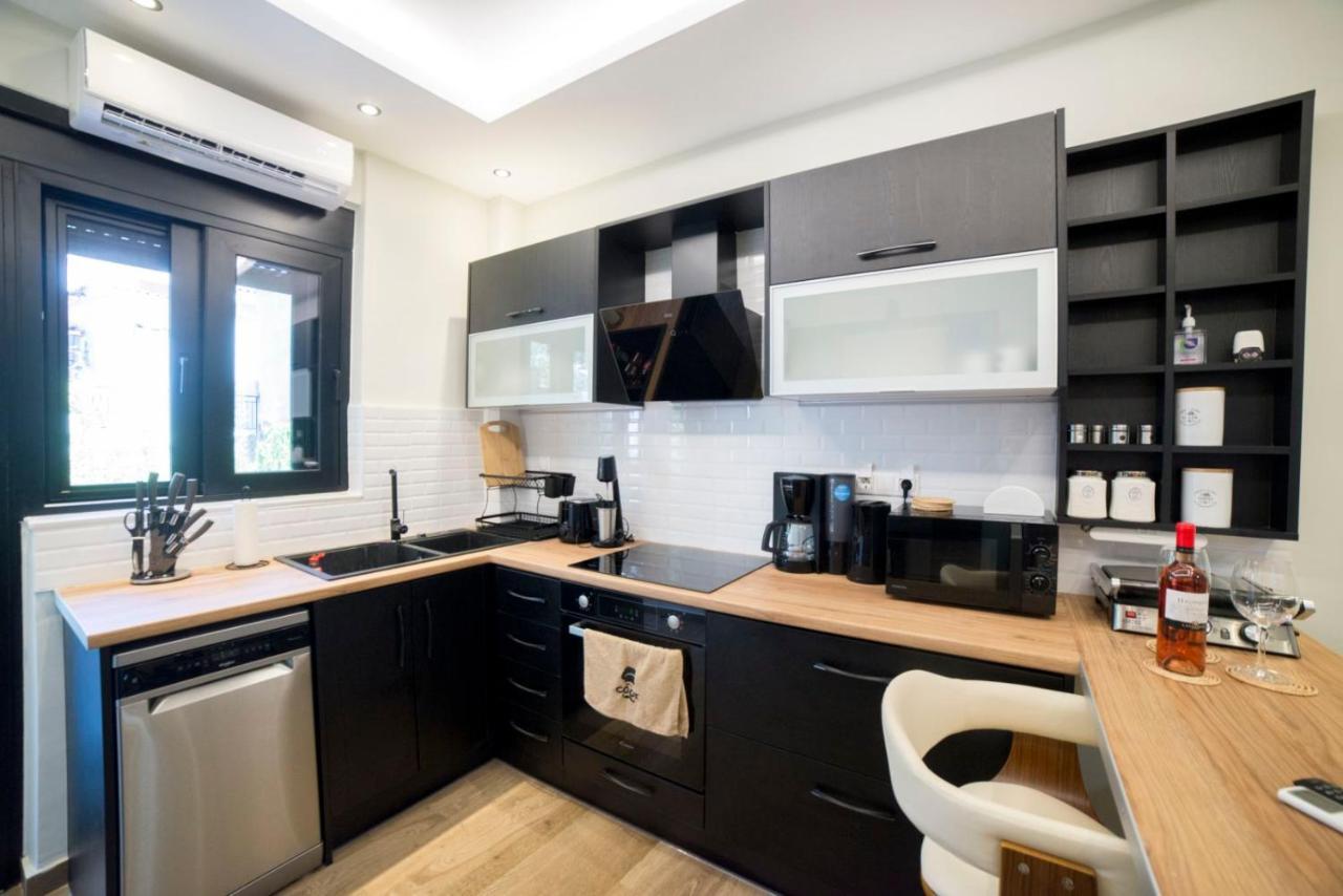 Luxurious Apartment In The Heart Of Town ! Loutráki Exteriér fotografie