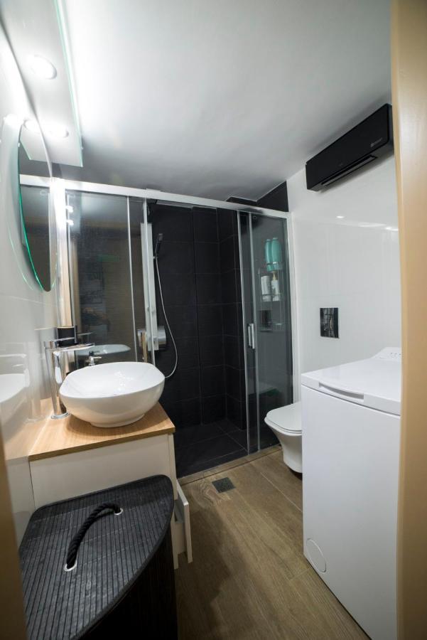 Luxurious Apartment In The Heart Of Town ! Loutráki Exteriér fotografie